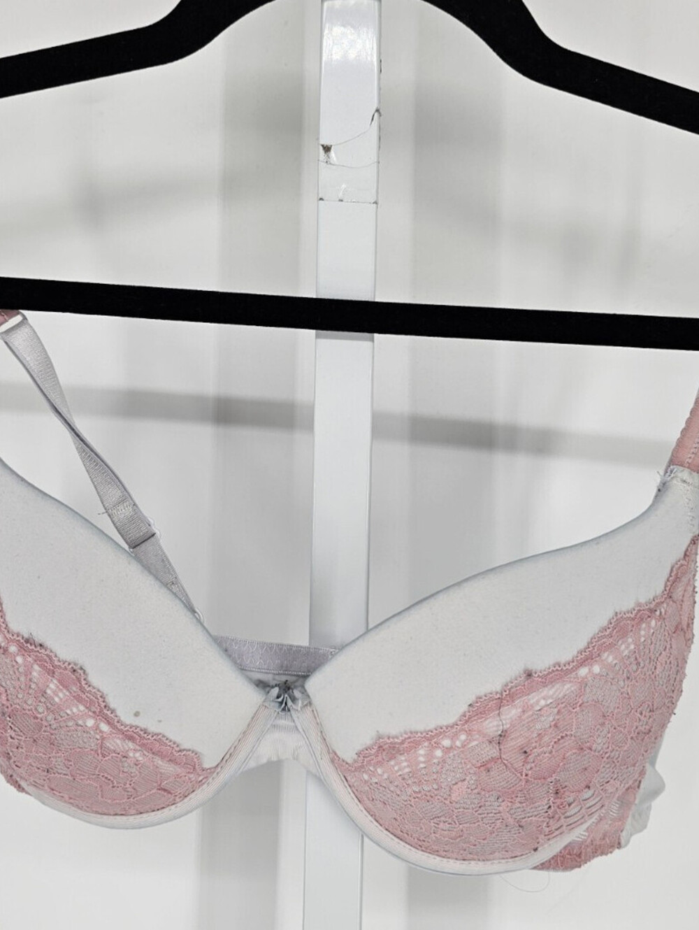 Kathy Ireland Intimates Womens Sz 36B T Shirt Bra White w/ Pink Lace